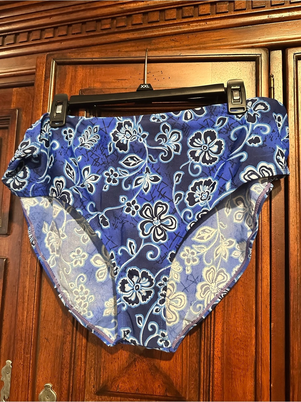 Cherokee Tankini set 24W top & 20W bottoms. Built in soft cup bra. - Picture 2 of 9